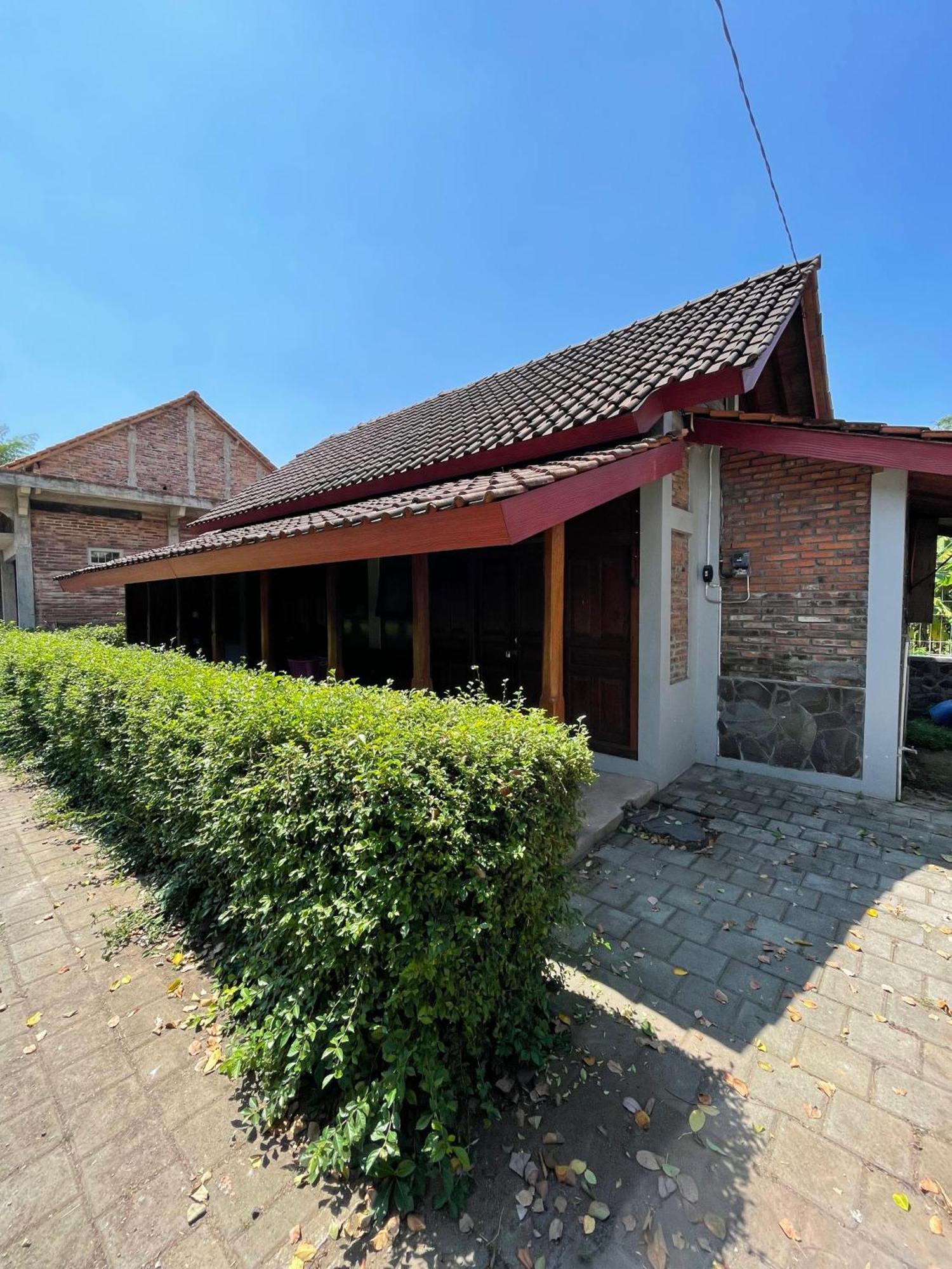 Saka Homestay Boutique & Cafe Magelang Exterior photo